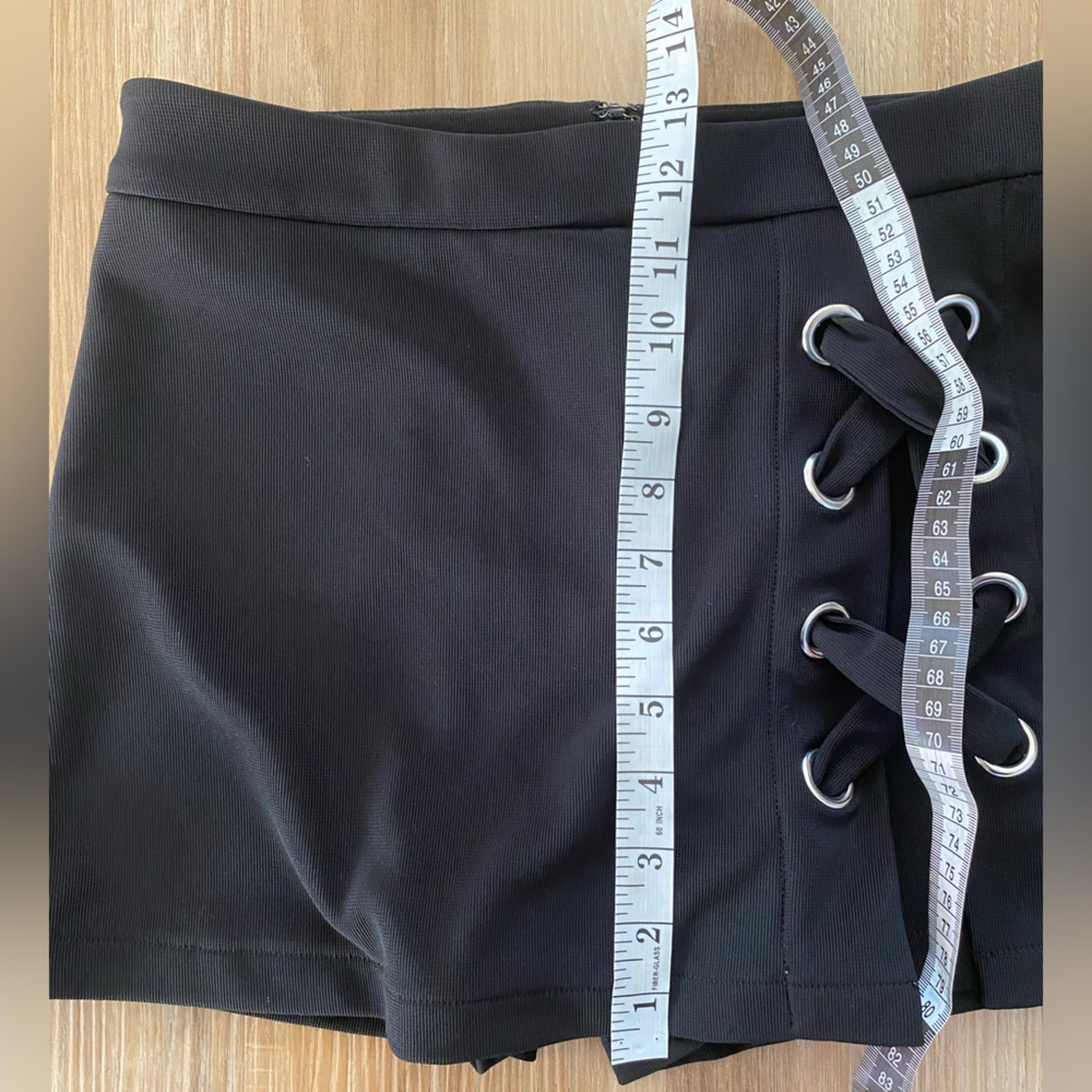๐ฅ๐ฅ90โs Alanis Morissette Black Girlhood-Rock Skort by Forever 21 - Picture 6 of 7